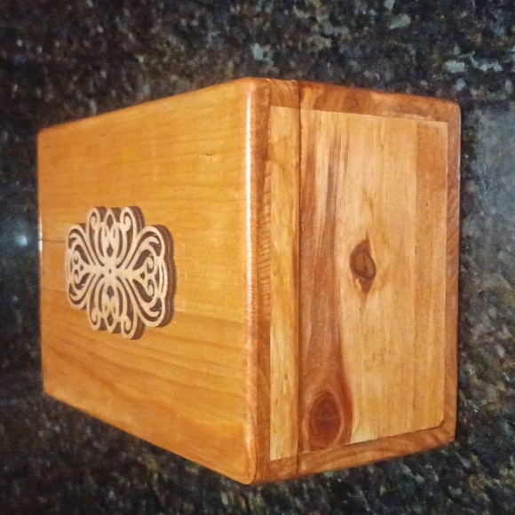 Homemade wooden trinket box - Picture 5 of 7